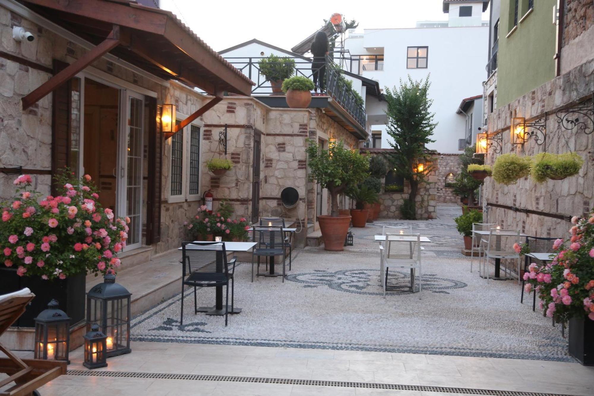 Spectacular Penthouse With Terrace Near Hadrian's Gate Pansiyon *