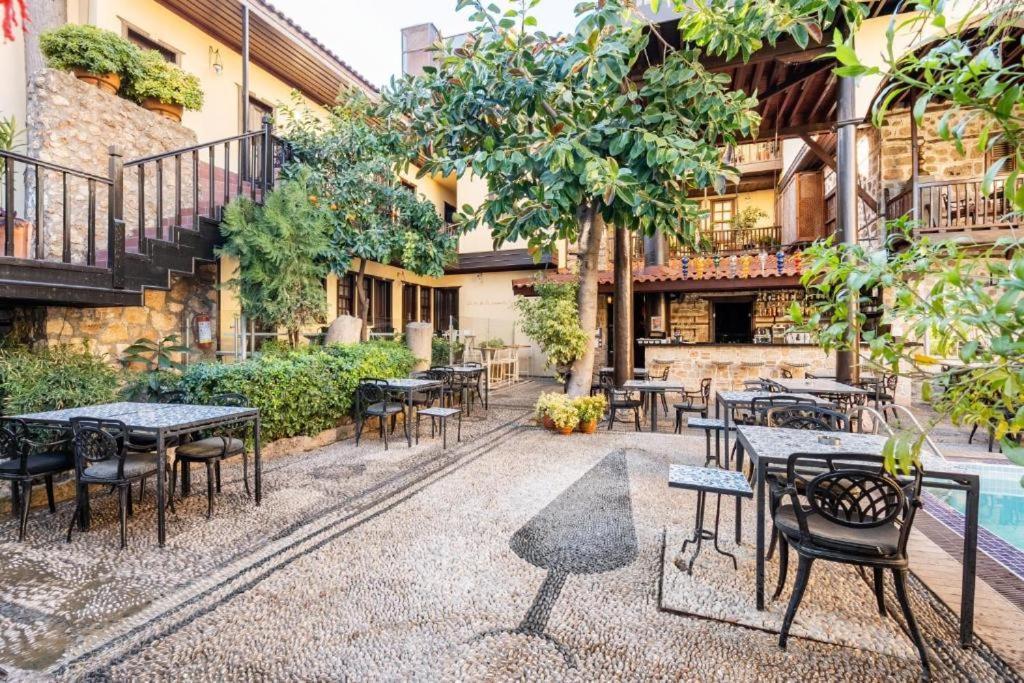 Spectacular Penthouse With Terrace Near Hadrian's Gate Pansiyon