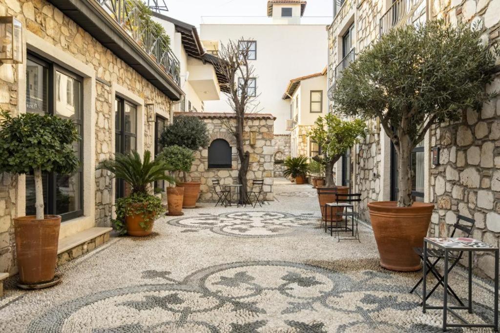 Spectacular Penthouse With Terrace Near Hadrian's Gate Pansiyon