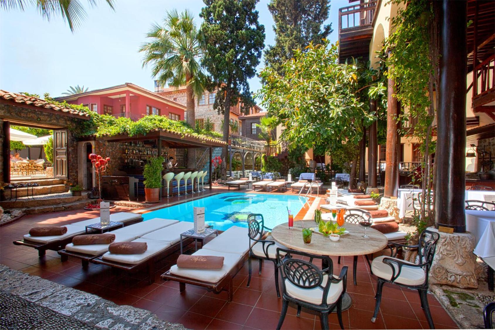 Spectacular Penthouse With Terrace Near Hadrian's Gate Pansiyon Antalya