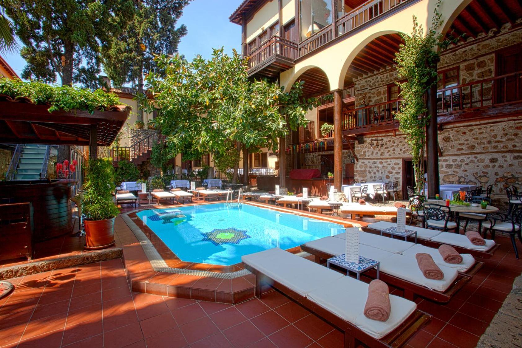 Pansiyon Spectacular Penthouse With Terrace Near Hadrian's Gate Antalya